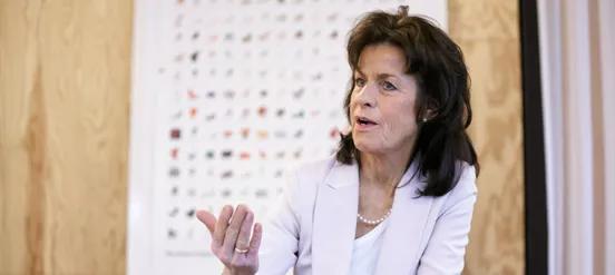 中国女足夺冠回国车队,中国女足冠军座驾是什么车