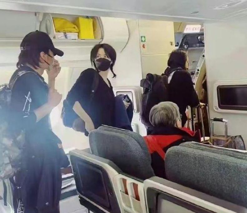 李嫣穿衣打扮的照片,李嫣去瑞士晒滑雪照