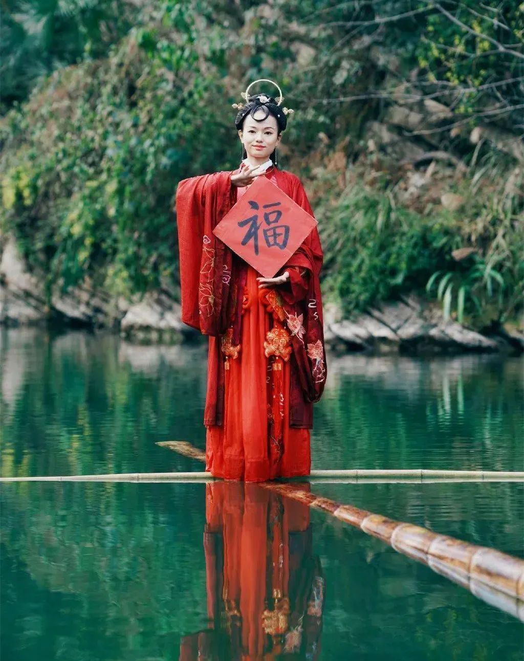 贵州女孩轻功水上漂,贵州女孩练水上漂