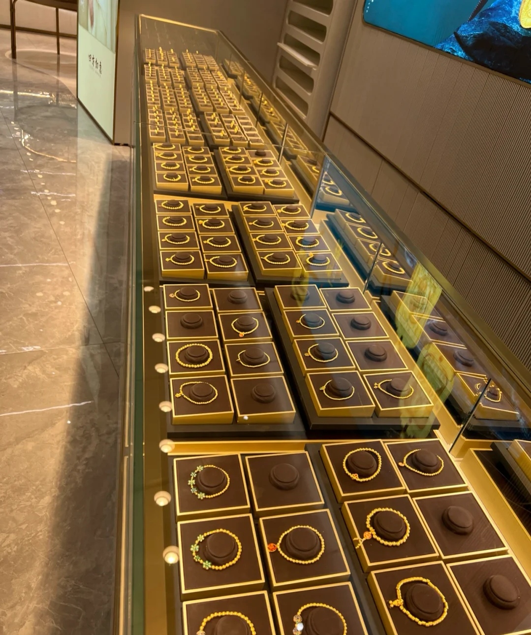 做点小生意，我们的最高战略就是生存，就是想着怎么活下来！