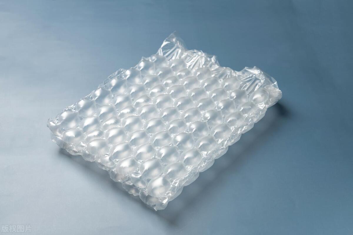 快递里的气泡垫别扔啦有大用处,快递大气泡垫的妙用