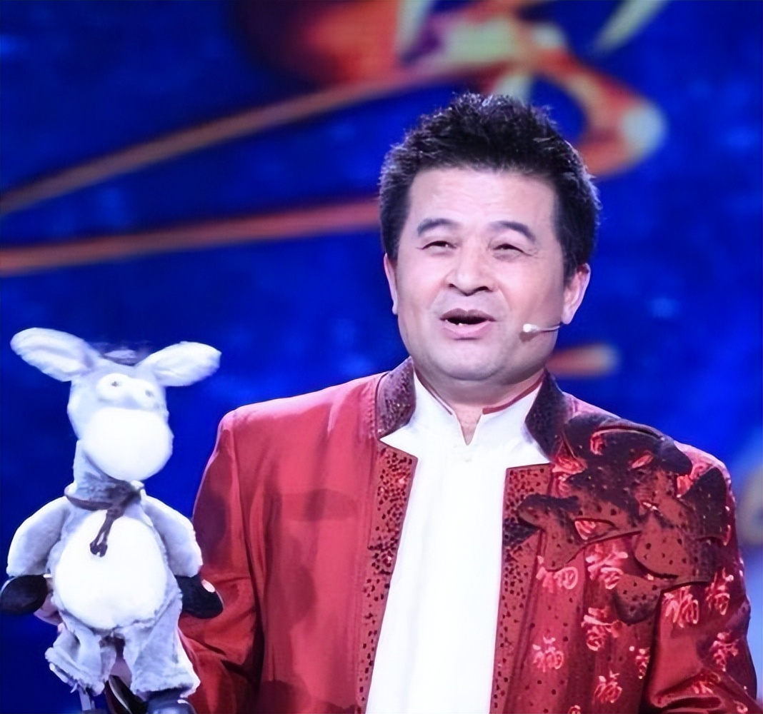 58岁毕福剑离开央视到哪了,离开央视毕福剑现在过得如何