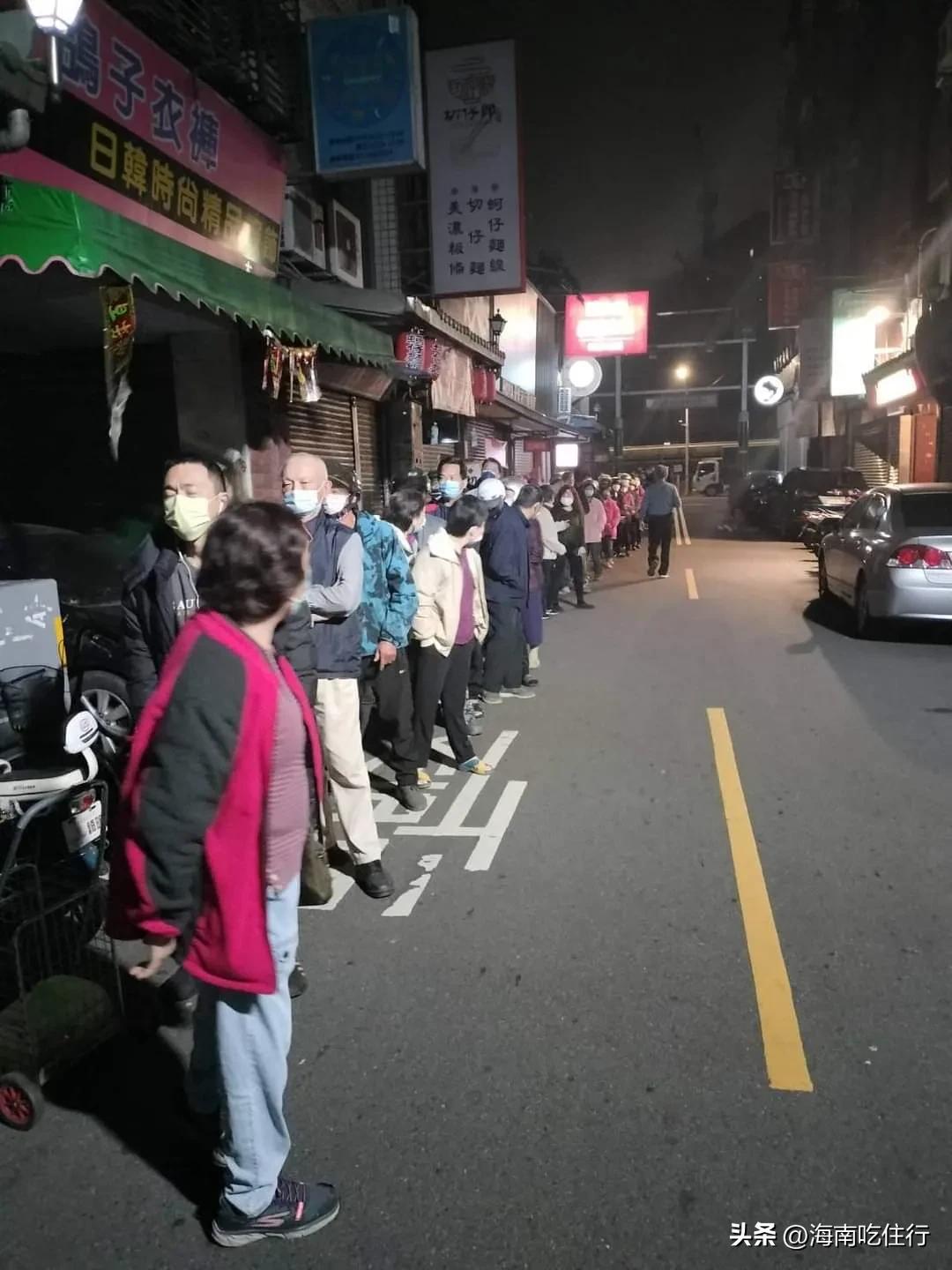台湾民众排队买蛋,老人排队买鸡蛋