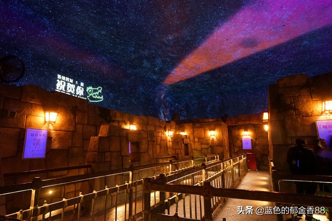 周末白相里的一张床、一群朋友、暴走于迪士尼乐园