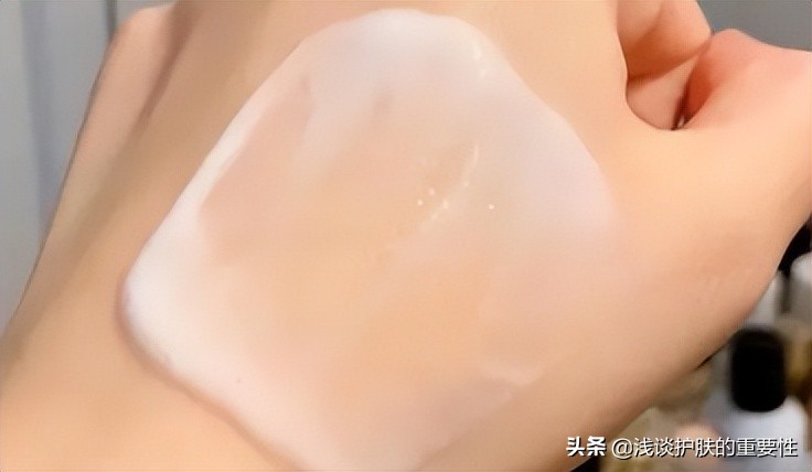 皮肤出油暗黄用什么产品,皮肤出油暗黄用什么精华