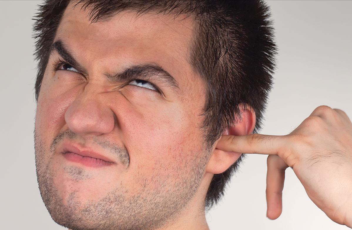 耳朵经常用棉签掏觉好痒怎么办,耳朵老是痒天天都要掏怎么回事