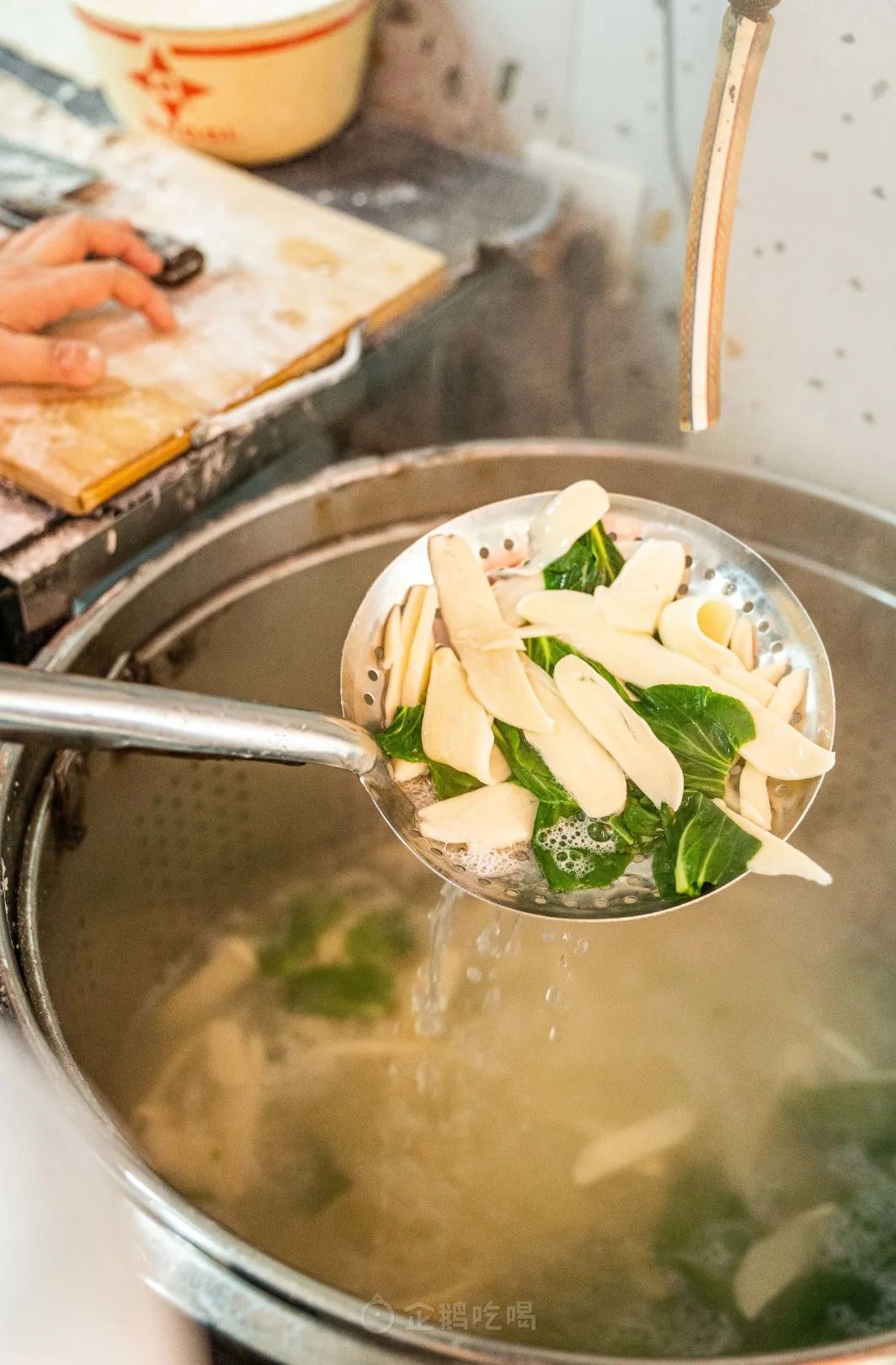 辣到落泪也舍不得停嘴的宝藏城市，不是长沙成都重庆