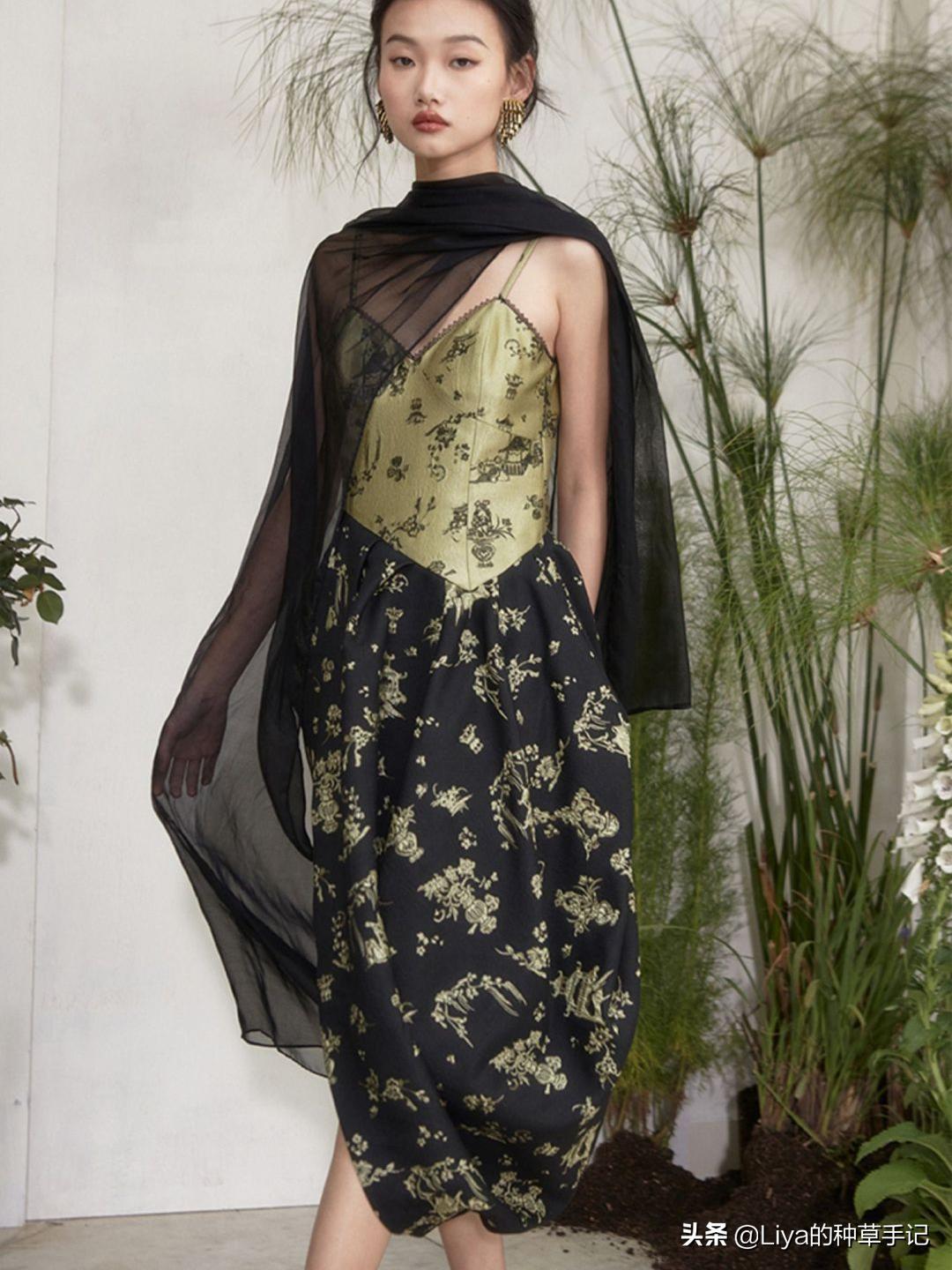 被问爆的街拍穿搭,穿对这3款裙子真心显瘦还美腻