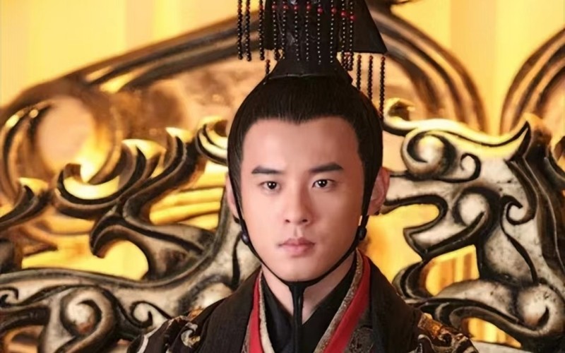 历史上皇帝请大臣吃饭,皇帝让大臣吃饭却不给筷子