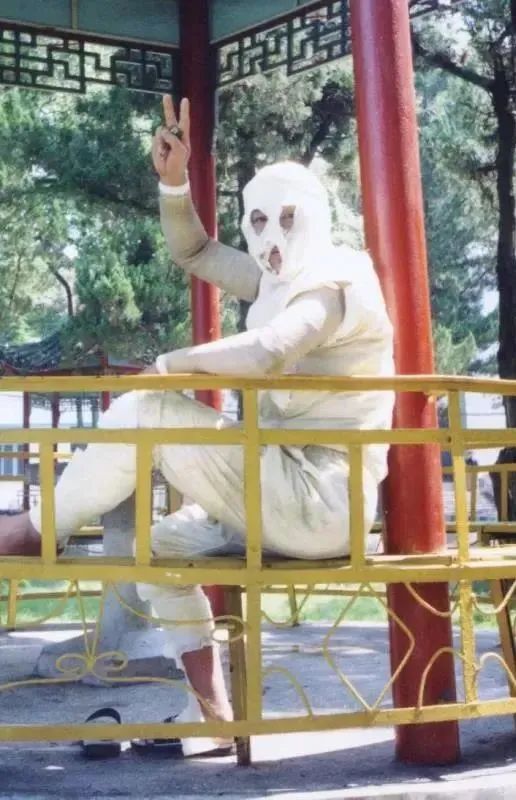 一睡醒，满床都是皮屑！“得了这病，剪发到一半就被赶出来”