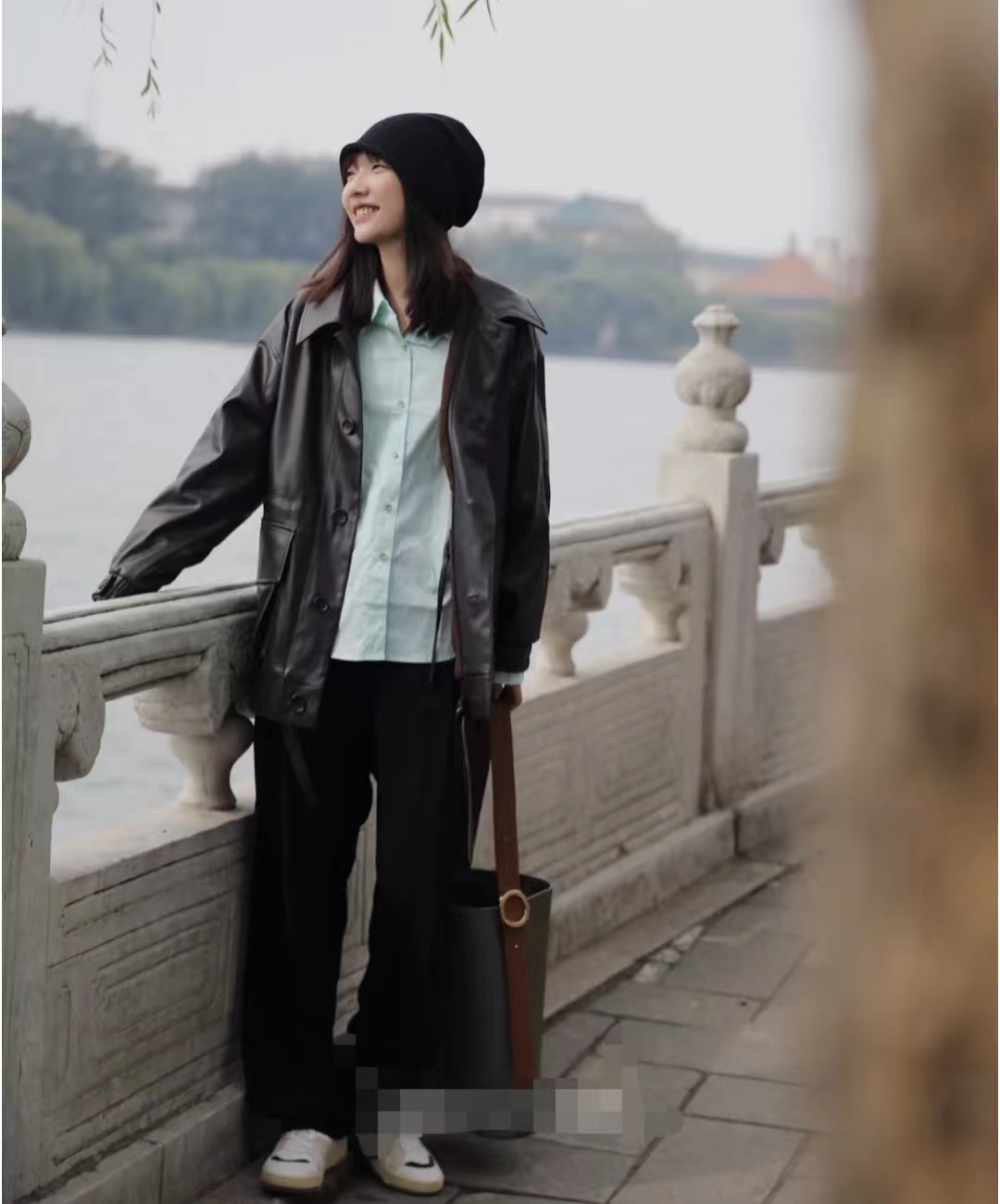 黑色机车皮衣搭配女秋冬,男士皮衣怎么搭配才显高级