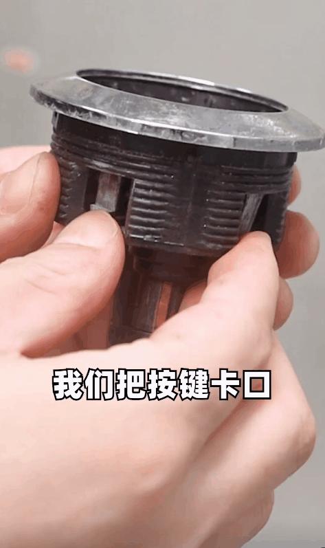 修马桶被坑上千块?学会这5招,维修师傅想挣你钱都难!