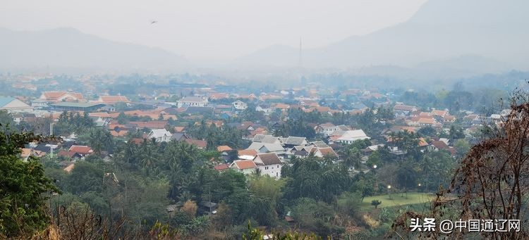 中国小伙在老挝自驾游,老两口自驾游中国