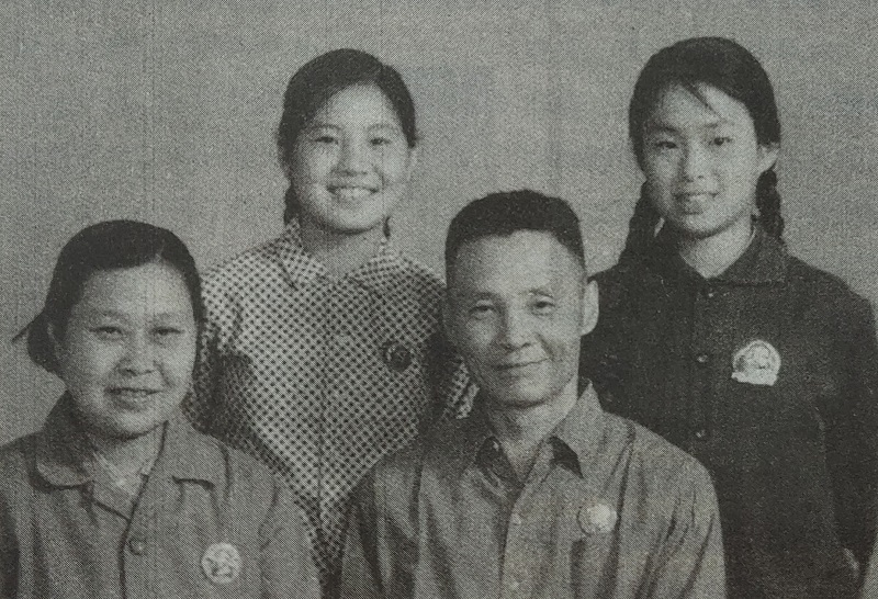 王媛媛回忆1969年离家参军见到久别的司令爸爸时的感人情景