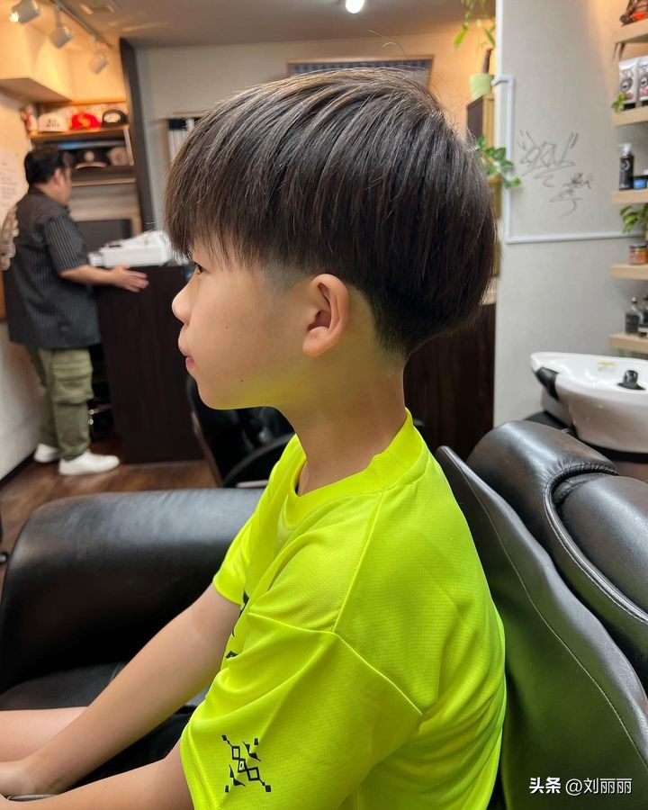 最新小男孩流行发型帅气又时髦,十一最帅气小男孩发型15款