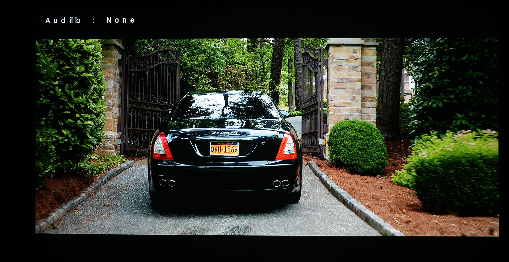 爱普生tz3000和明基4550,同价位投影仪和显示器