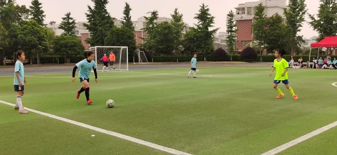 足够精彩校园足球联赛火热进行中,驰骋绿茵足球