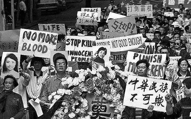 日本军服、醉酒打人、某KTV，警惕美中情局背后推波助澜