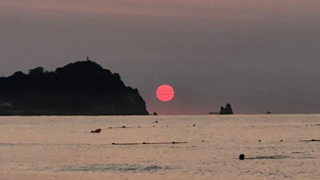 红瓦绿树碧海蓝天视频,红瓦绿树碧海蓝天图文