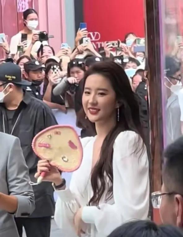 明星尴尬的事：古天乐，杨紫，刘亦菲，李易峰，迪丽热巴，俞飞鸿