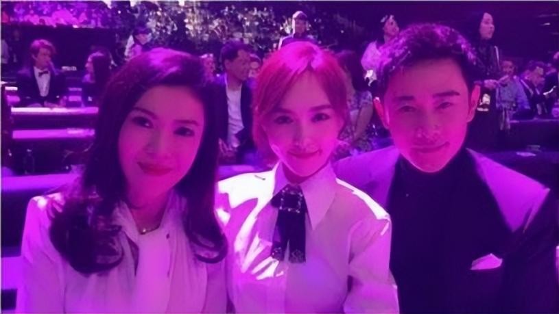 唐嫣亿万富豪,唐嫣天价手机壳图片