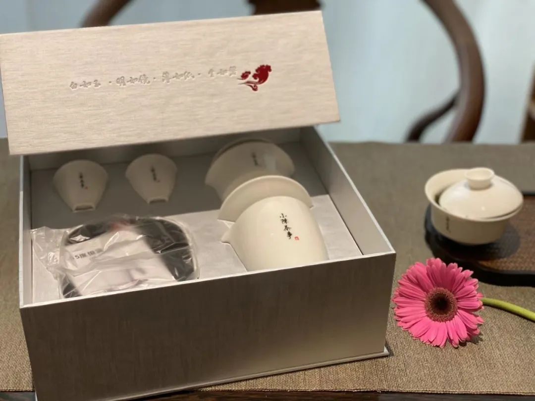 泡茶用盖碗怎么防烫手,泡茶用盖碗好还是不烫手好