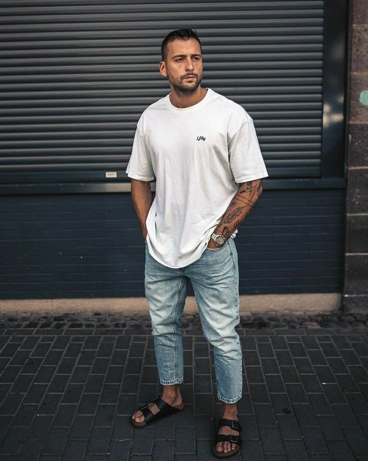 白短袖和黑短裤怎么穿更好看,短款短袖t恤怎么搭配不露肉