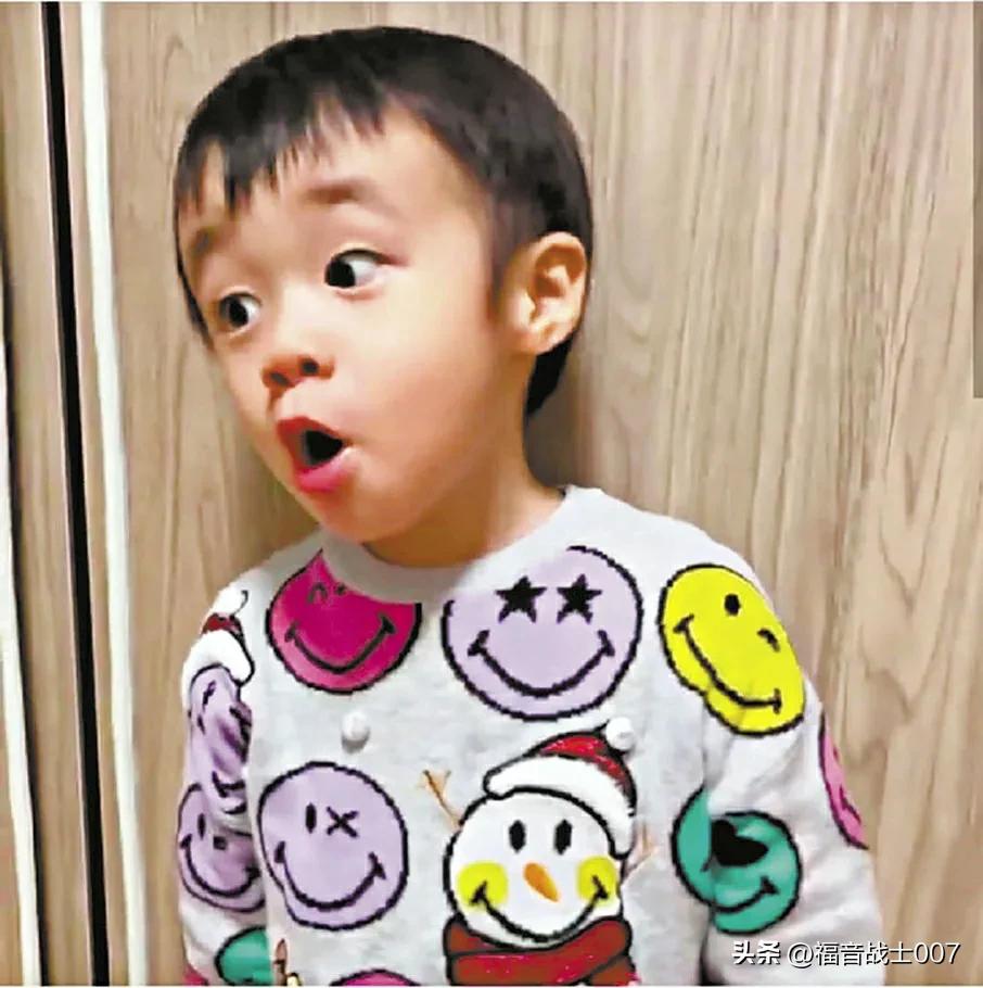 基仔3岁爱儿8种内心戏短片吸引人星爷隔空赞：尹天仇有接班人啦！