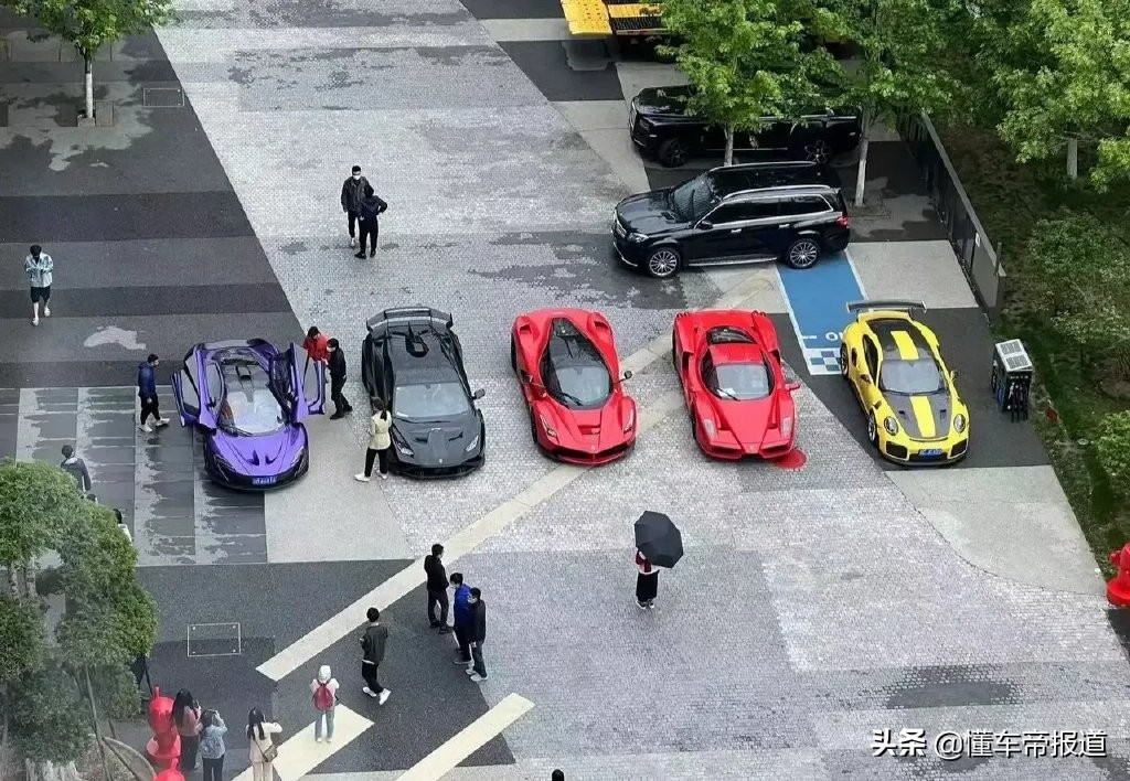 雷军分享小米造车进展,雷军小米园区超跑