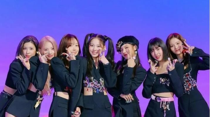 JYP新团出道即受关注，成员雪允因颜值出圈，却被指不尊重粉丝？