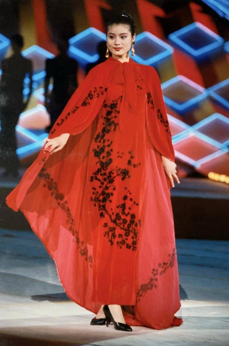 瞿颖年轻时的盛世美颜图文,初代瞿颖