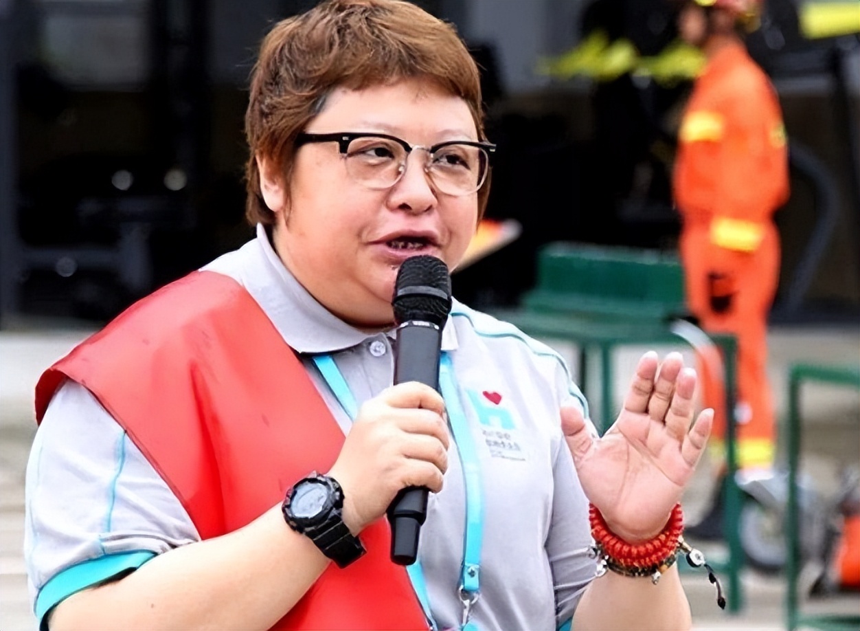 韩红孤儿长大,韩红从小与奶奶一起长大