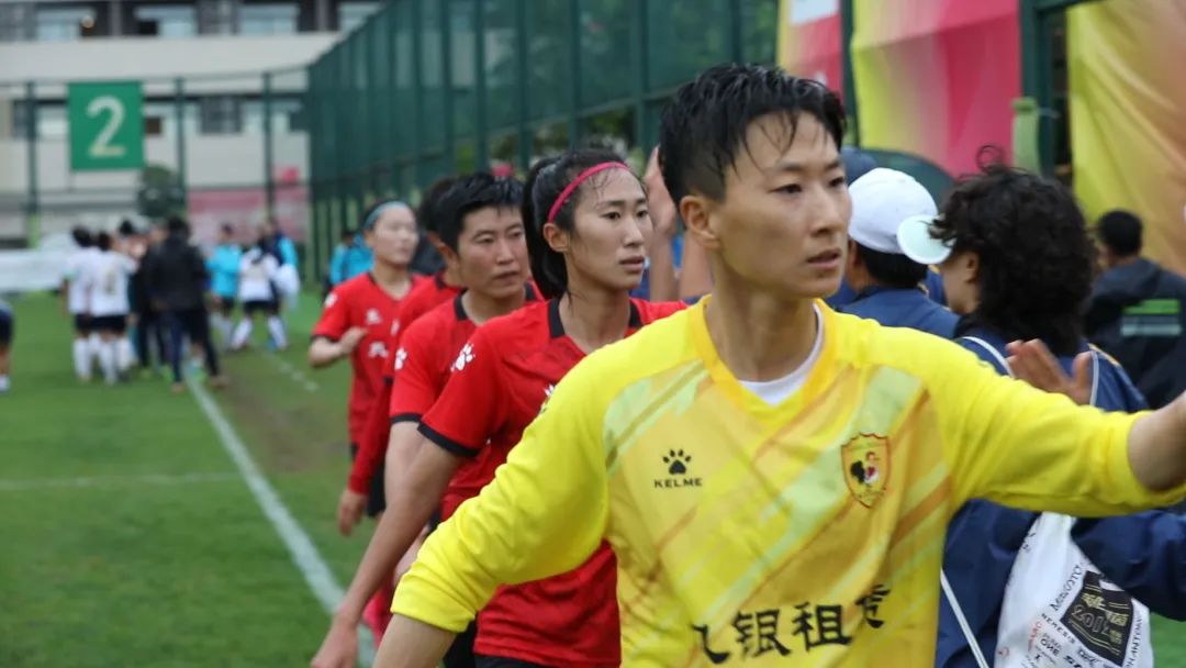 中国女足球队长吴海燕,女足队长吴海燕健美视频