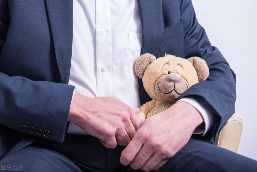 女孩被男孩盯上了怎么办,女孩被男生暗恋父母该怎么处理