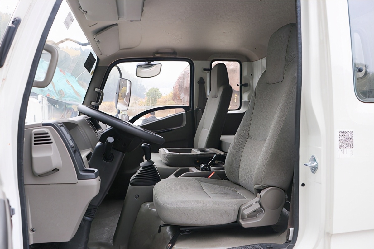 495动力充沛爬坡有力山路试驾江铃凯运宽体厢式轻卡｜卡车之友网