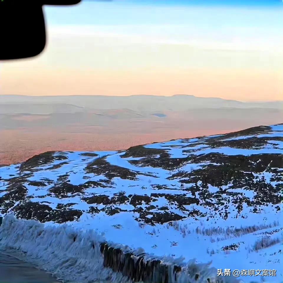聊天凑热闹的幽默文案,聊天emo文案男生专用