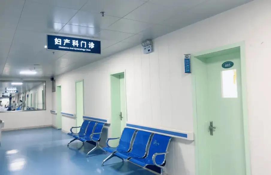 62岁女子与丈夫同房后出血，下腹胀痛，医生检查后发现她已患癌症