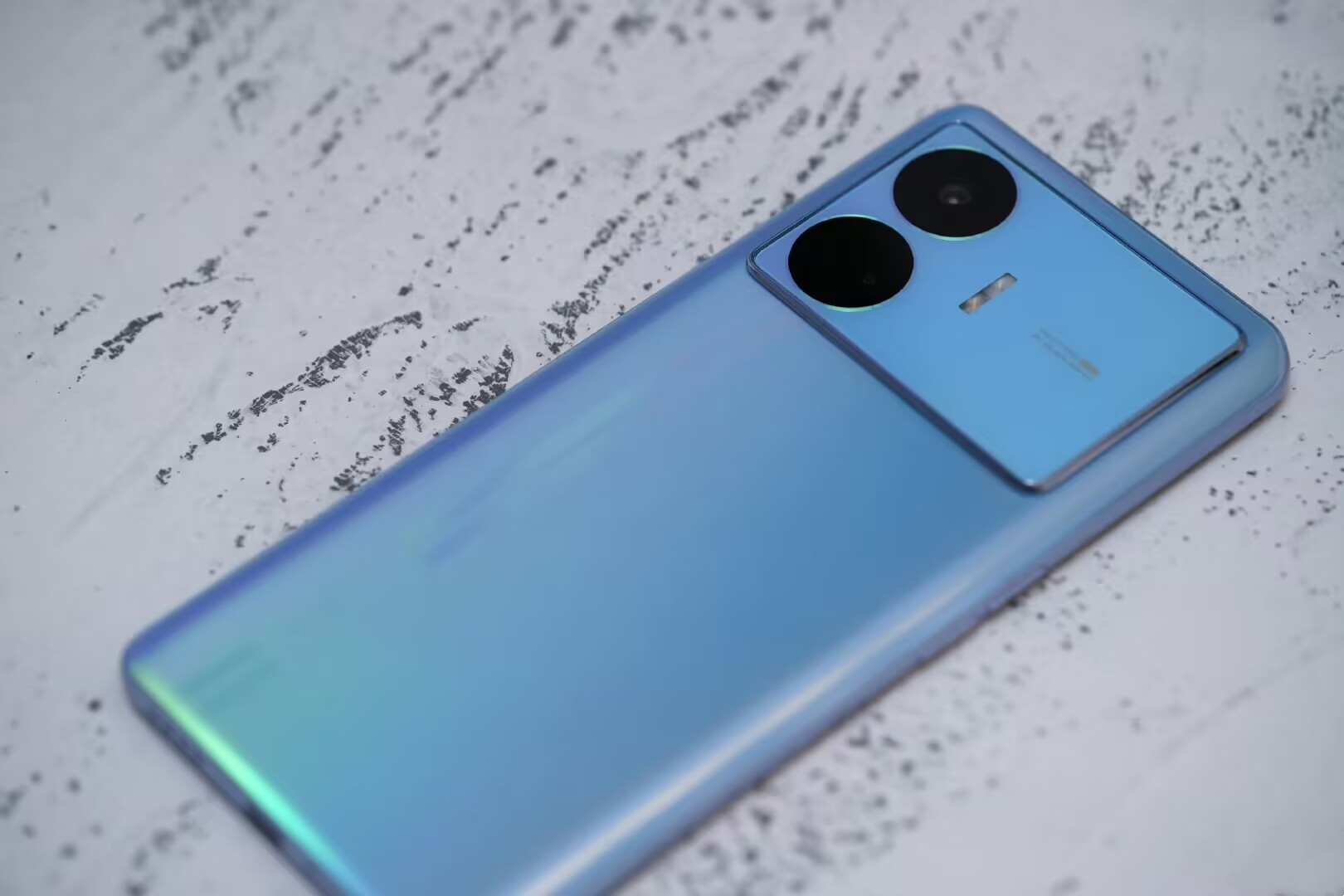 1tb的内存的新款手机,24+1tb内存的手机哪个值得入手