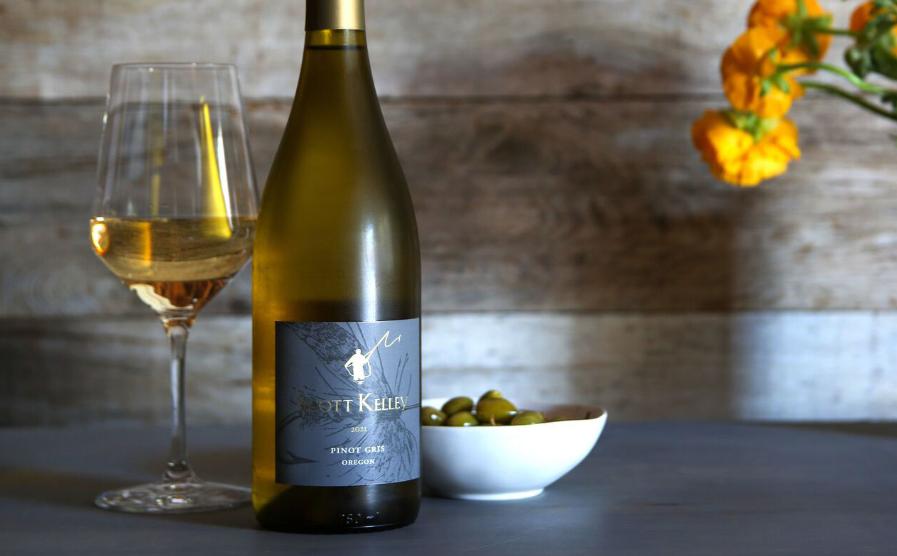 起泡甜白葡萄酒和白葡萄酒的区别,起泡葡萄酒和白葡萄酒哪个好喝