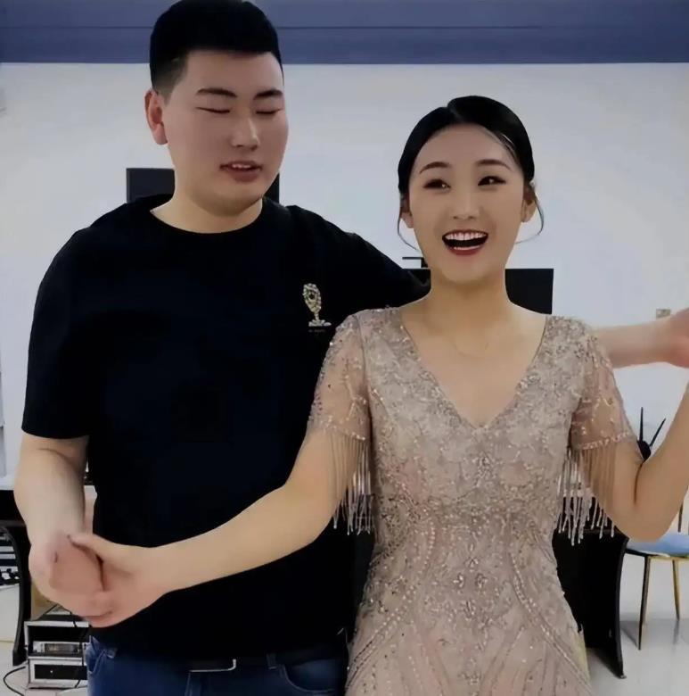 陈萌给公公婆婆送新衣，惹大衣嫂笑得合不拢嘴，网友：比前任用心