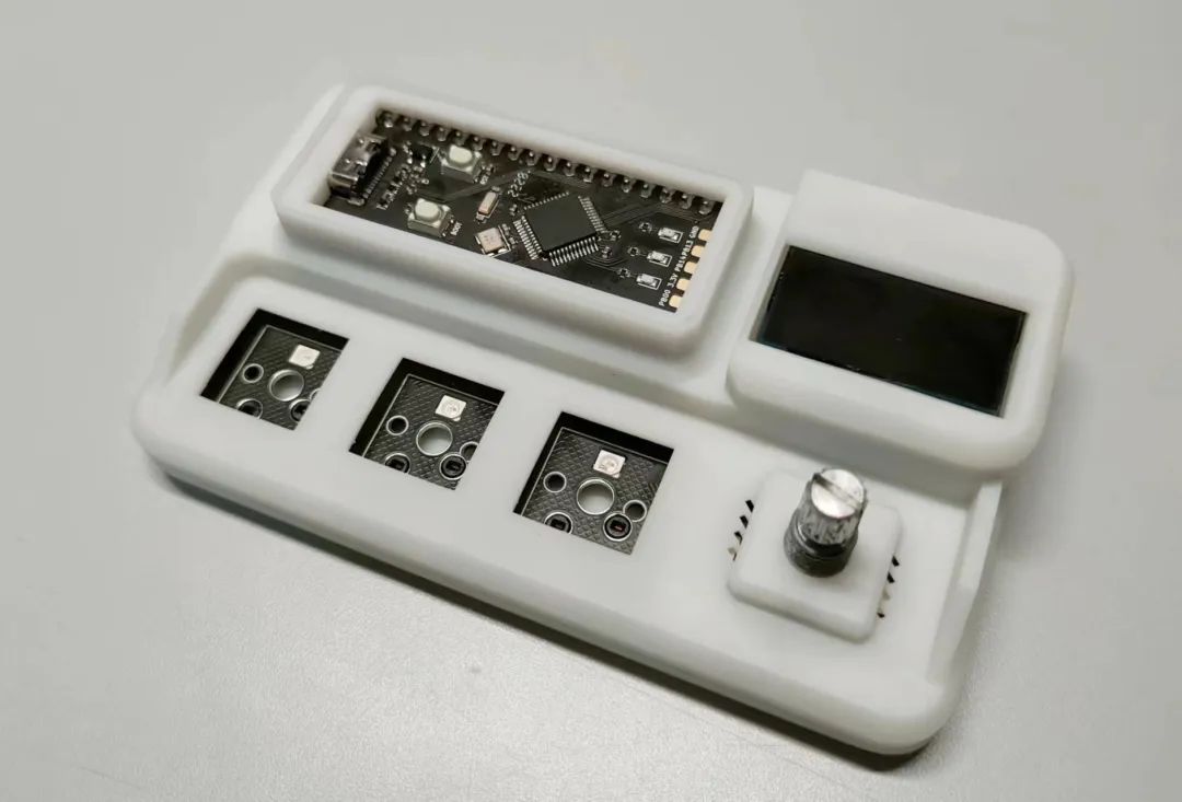 帅小伙花30块钱做了个小键盘，还开源了