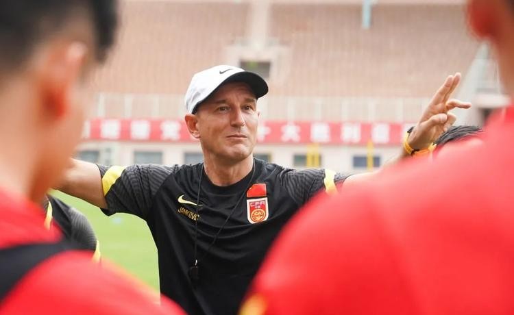 扬科维奇谈中国足球,国足扬科维奇的阵型