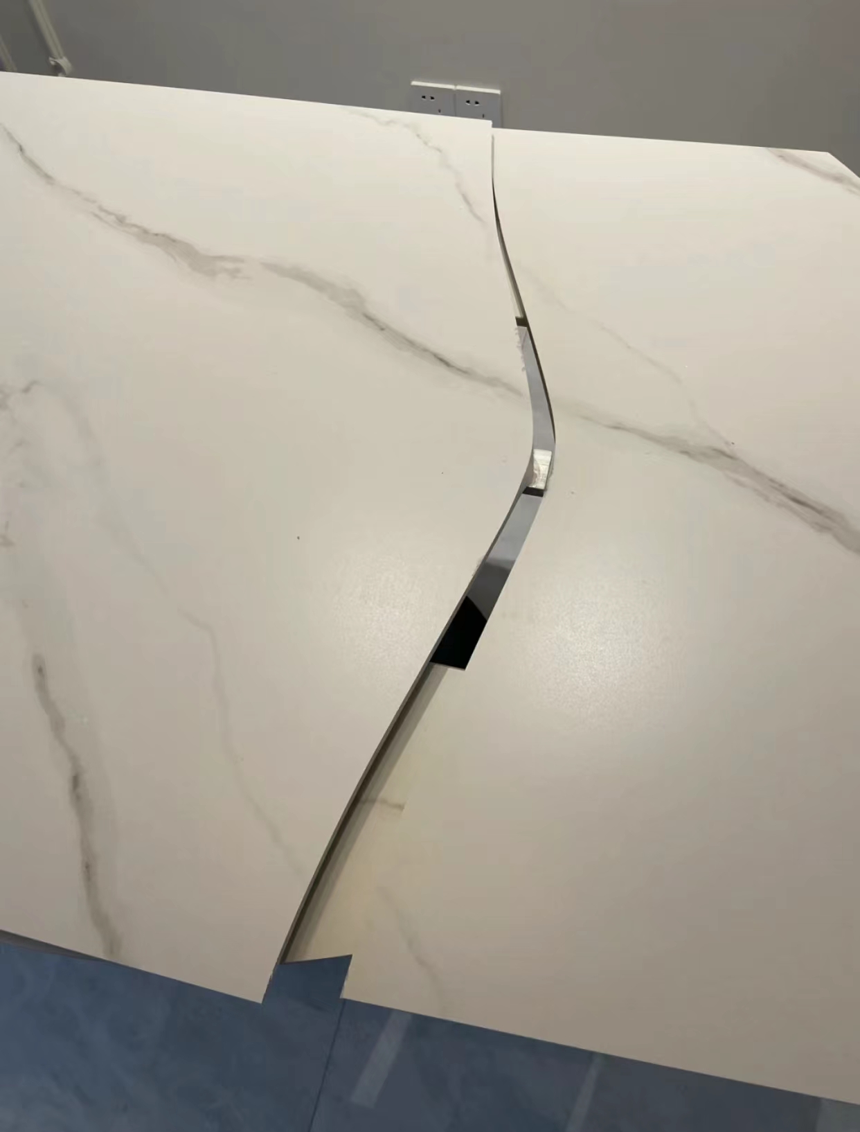 岩板餐桌容易断裂该怎么选,岩板餐桌使用过程中会裂吗