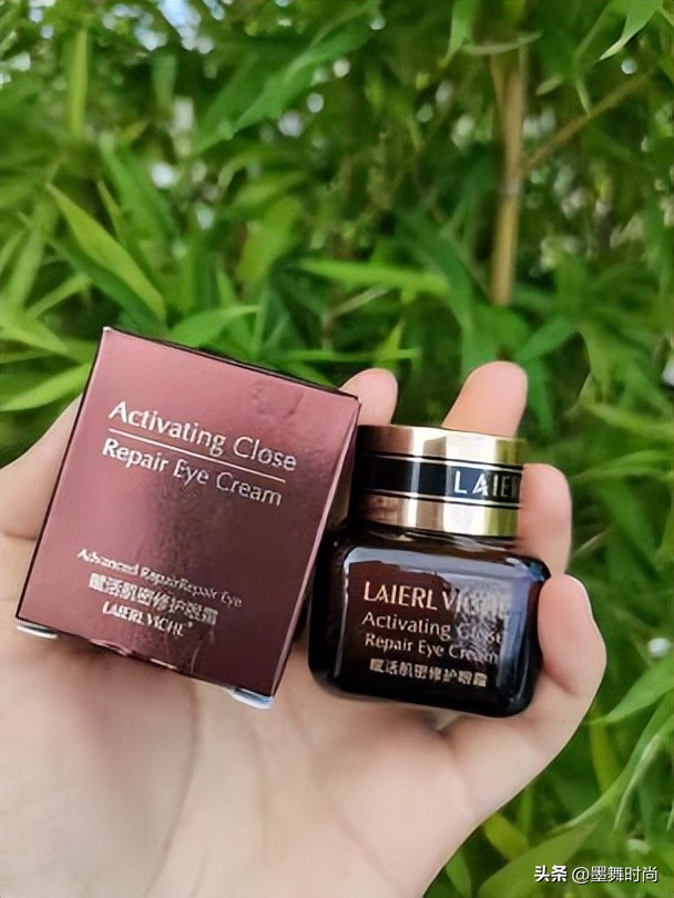 女性涂抹眼霜标准,眼霜顺时针还是逆时针打圈