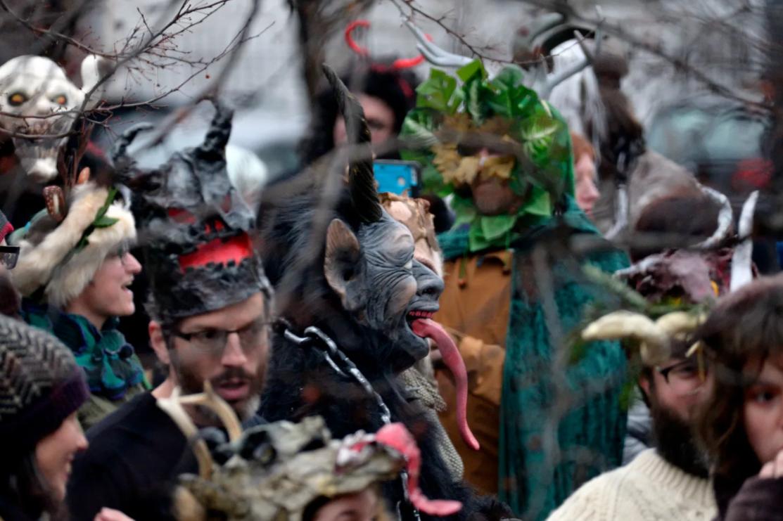 日本圣诞节必吃“肯德基”？10个意想不到的圣诞节特殊习俗一览