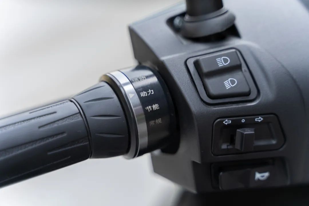 动力强能爬坡的越野车,动力强劲适合爬坡的电动车