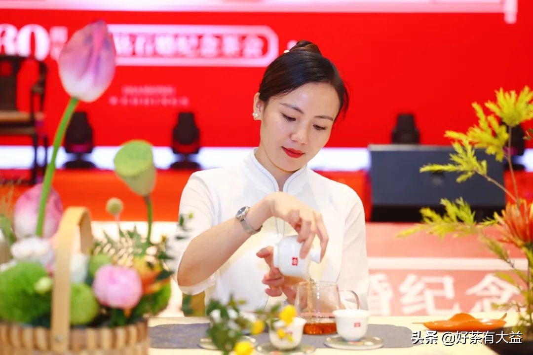 在诗与茶中感受深爱|“诗咏关雎”60周年钻石婚纪念茶会圆满举办