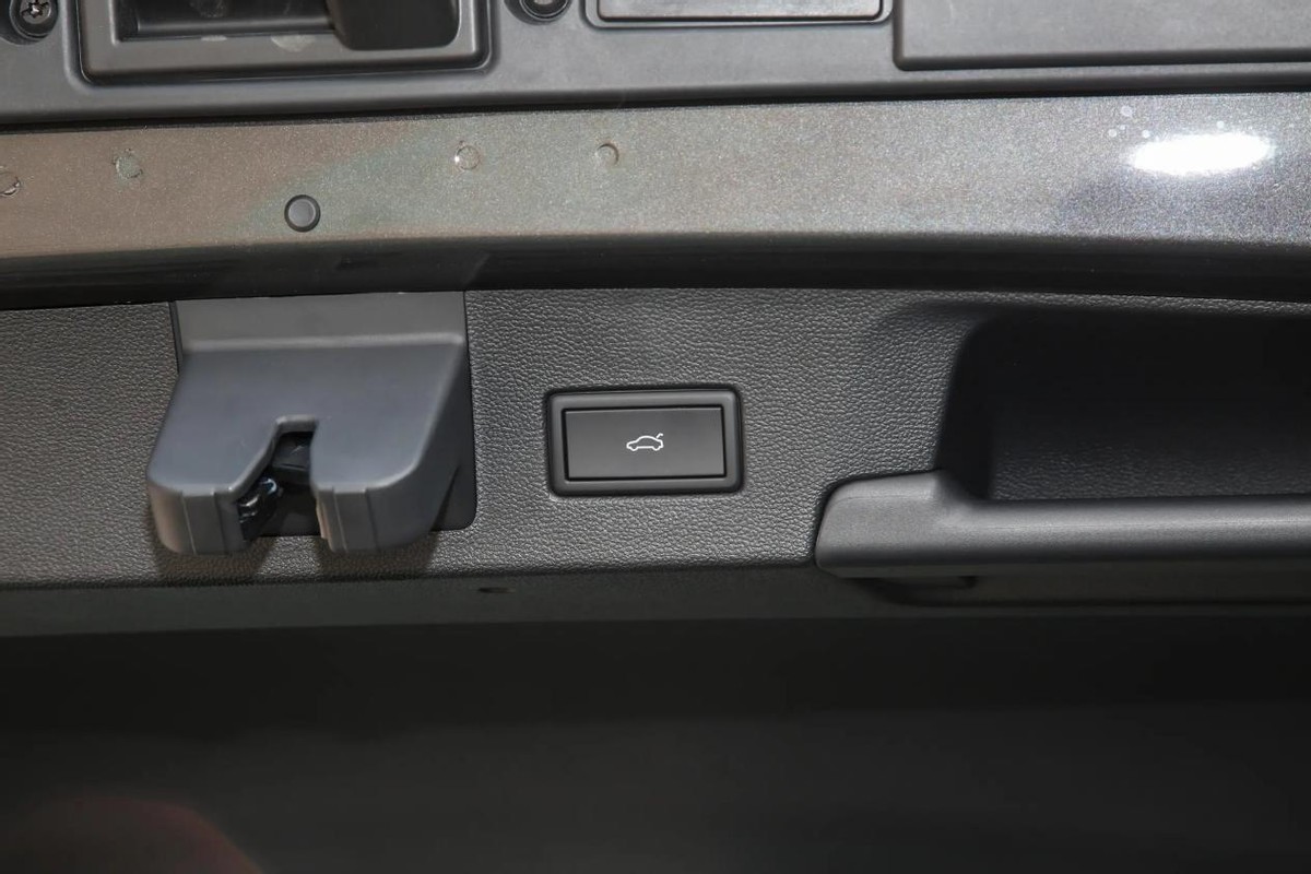 本田凌渡值得入手吗,年轻人第一次买车选suv还是轿车