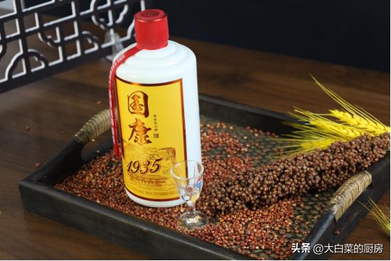 同样是白酒茅台凭什么卖上千元,美国超市中国卖的茅台是真的吗