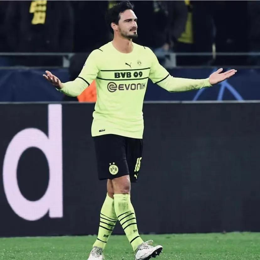 德国足坛男神狐媚与妻子分居！21岁“新欢”半裸现身很有料…